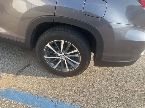 Used 2019 Toyota Highlander XLE FWD image 7