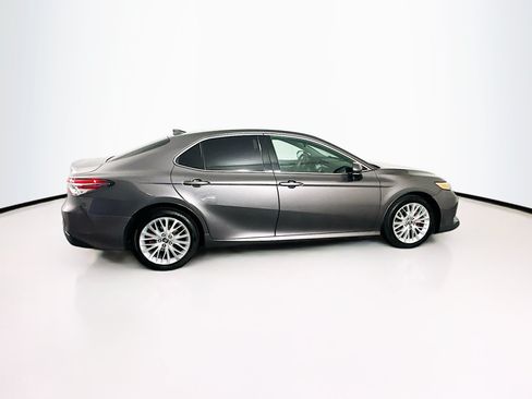 Used 2019 Toyota Camry XLE FWD image 10