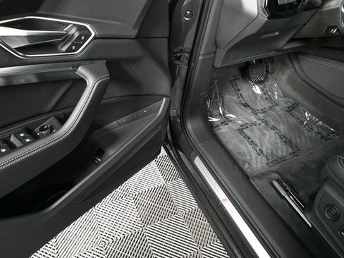 Used 2024 Audi Q8 e-tron Premium image 7