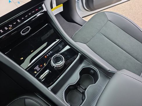 New 2026 Jeep Grand Cherokee Altitude image 25