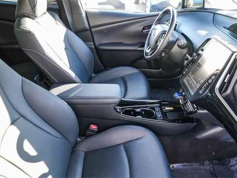 Used 2022 Toyota Prius Prime XLE image 17