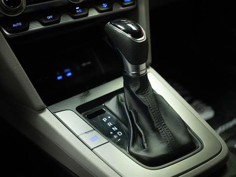 Used 2020 Hyundai Elantra SE FWD image 20