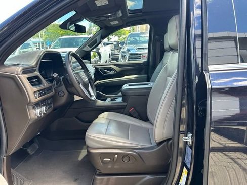 Used 2022 GMC Yukon XL SLT w/ SLT Premium Package AWD/4WD image 9