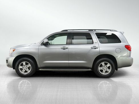 Used 2010 Toyota Sequoia SR5 AWD/4WD image 2