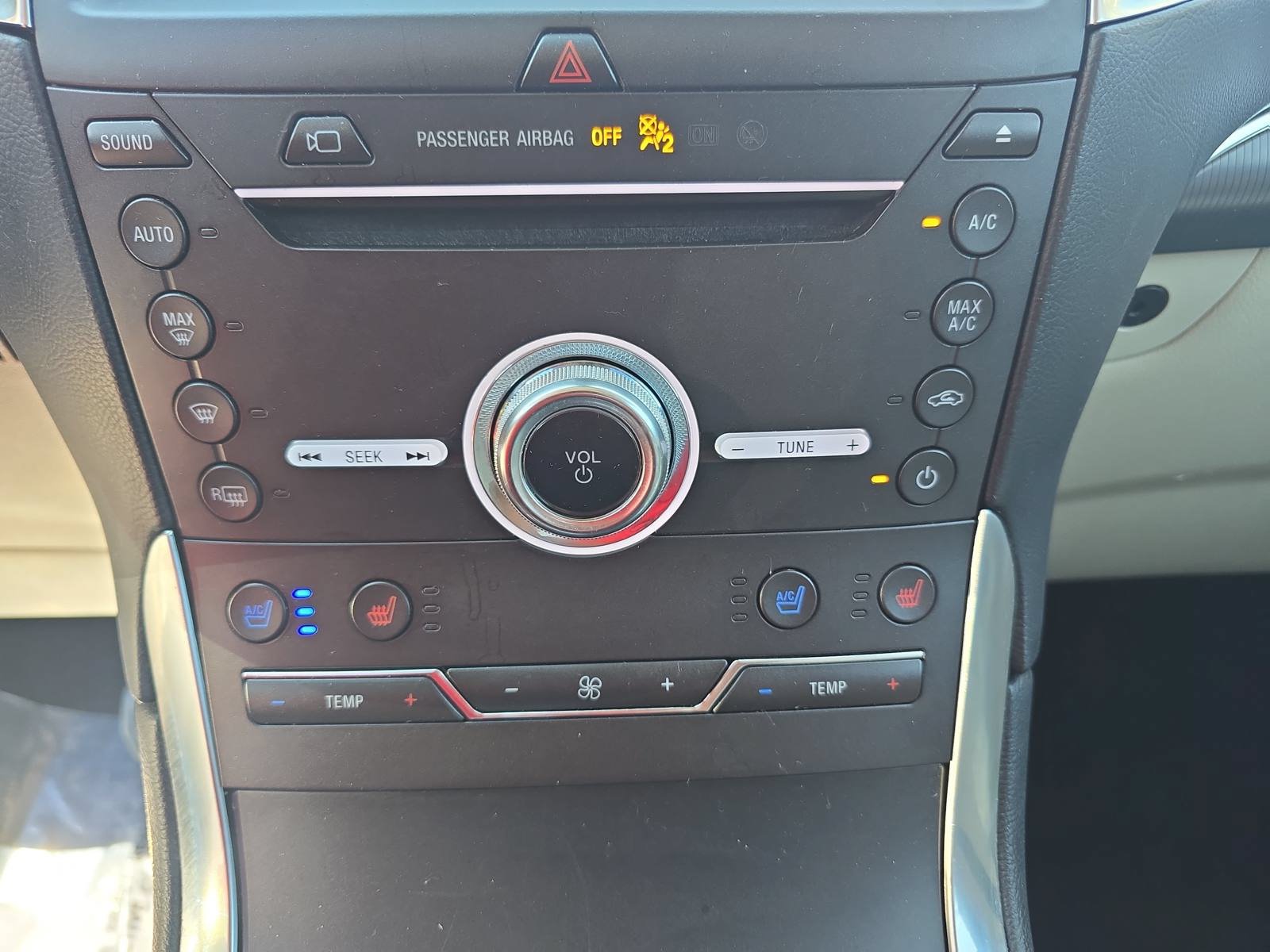 Used 2019 Ford Edge Titanium w/ Equipment Group 301A AWD/4WD image 20