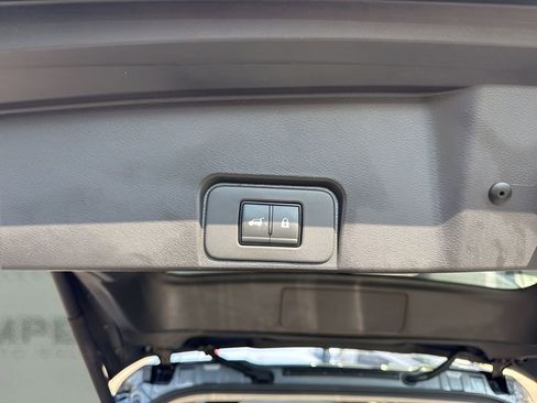 Used 2025 Nissan Rogue SV FWD image 28