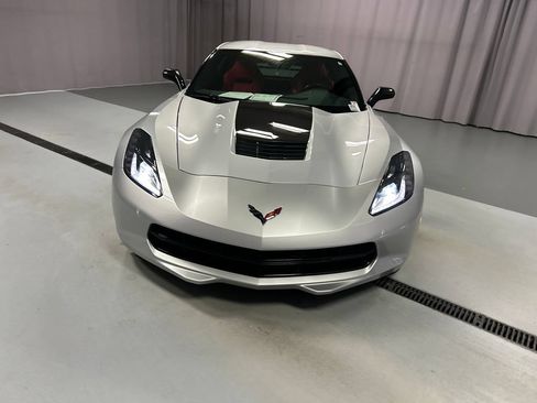 Used 2018 Chevrolet Corvette Stingray Coupe RWD image 2