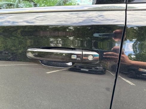 Used 2017 GMC Yukon SLT AWD/4WD image 12