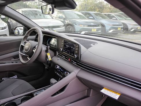 New 2026 Hyundai Elantra SEL Sport FWD image 22