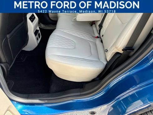 Used 2024 Ford Edge Titanium AWD/4WD image 36