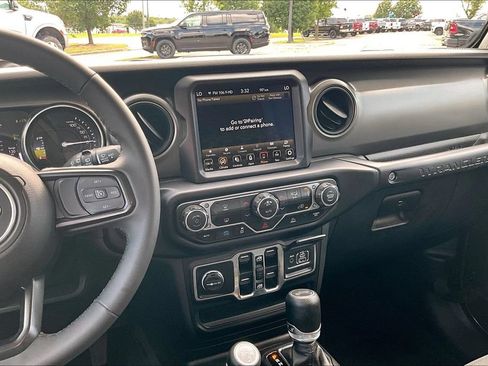 Used 2023 Jeep Wrangler Unlimited w/ 8.4" Radio Group AWD/4WD image 6