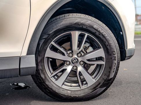 Used 2018 Toyota RAV4 XLE FWD image 9