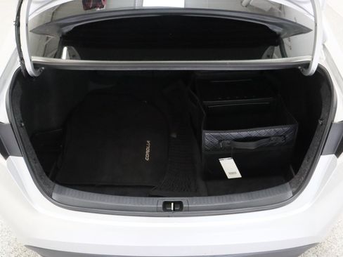 Used 2025 Toyota Corolla LE FWD image 28