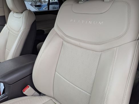 Used 2020 Ford Explorer Platinum w/ Premium Technology Package image 7