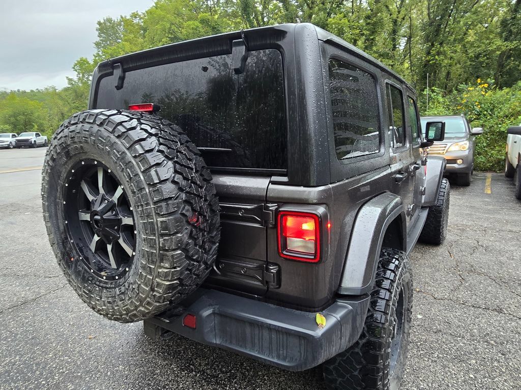 Used 2018 Jeep Wrangler Unlimited Sahara w/ Cold Weather Group AWD/4WD image 8