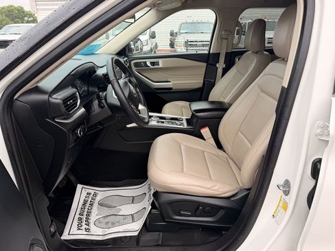Used 2023 Ford Explorer XLT w/ Equipment Group 202A AWD/4WD image 14