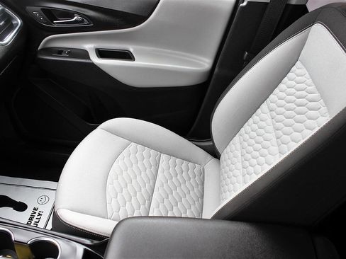 Used 2020 Chevrolet Equinox LT image 17