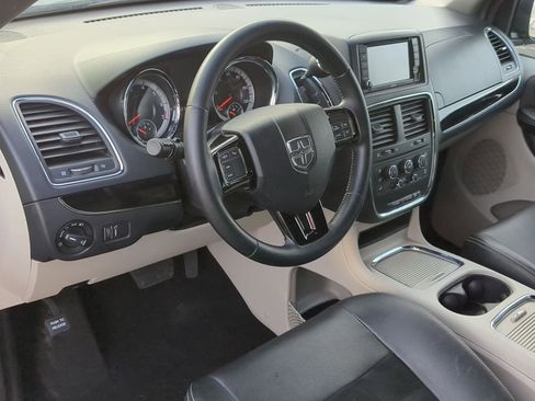 Used 2017 Dodge Grand Caravan SXT image 14