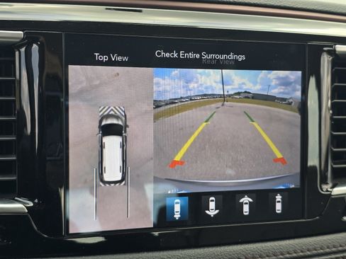 Used 2020 Chrysler Pacifica Limited w/ Advanced Safetytec Group FWD image 19