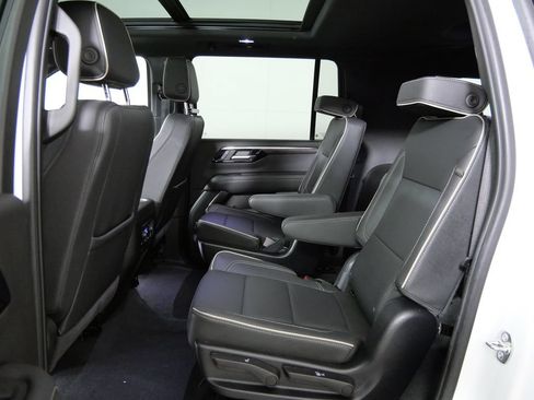 Used 2025 Chevrolet Suburban Premier w/ Sun And Tow Package AWD/4WD image 20
