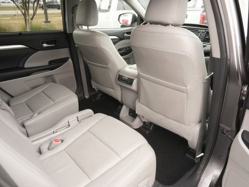 Used 2015 Toyota Highlander XLE image 15