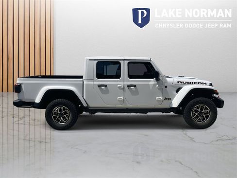 New 2025 Jeep Gladiator Rubicon image 10