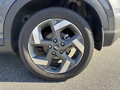 Certified 2025 Hyundai Venue SEL image 19
