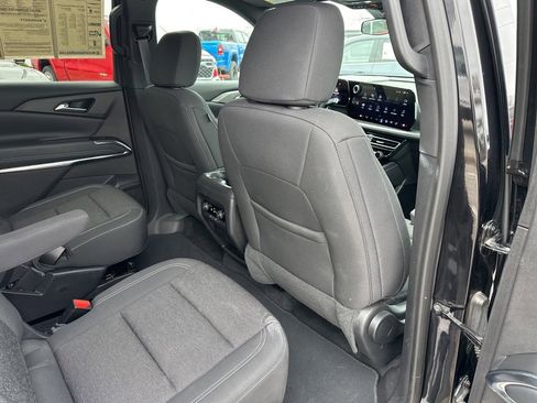 Used 2025 Chevrolet Traverse LT image 46