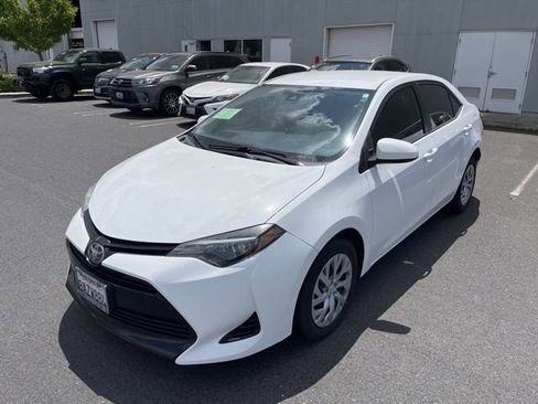 Used 2018 Toyota Corolla LE w/ Carpet Mat Package (TMS) FWD image 1