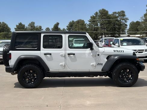Used 2023 Jeep Wrangler Unlimited image 2