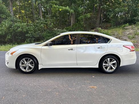 Used 2013 Nissan Altima 2.5 SV FWD image 10