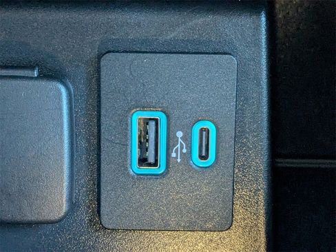 Used 2020 Ford Explorer XLT w/ Comfort Package image 25