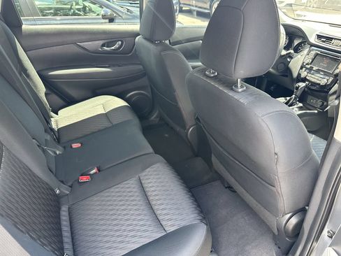 Used 2020 Nissan Rogue SV FWD image 10