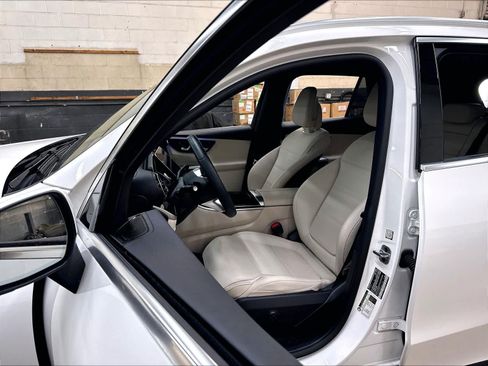 Used 2025 Mercedes-Benz GLC 300 image 27