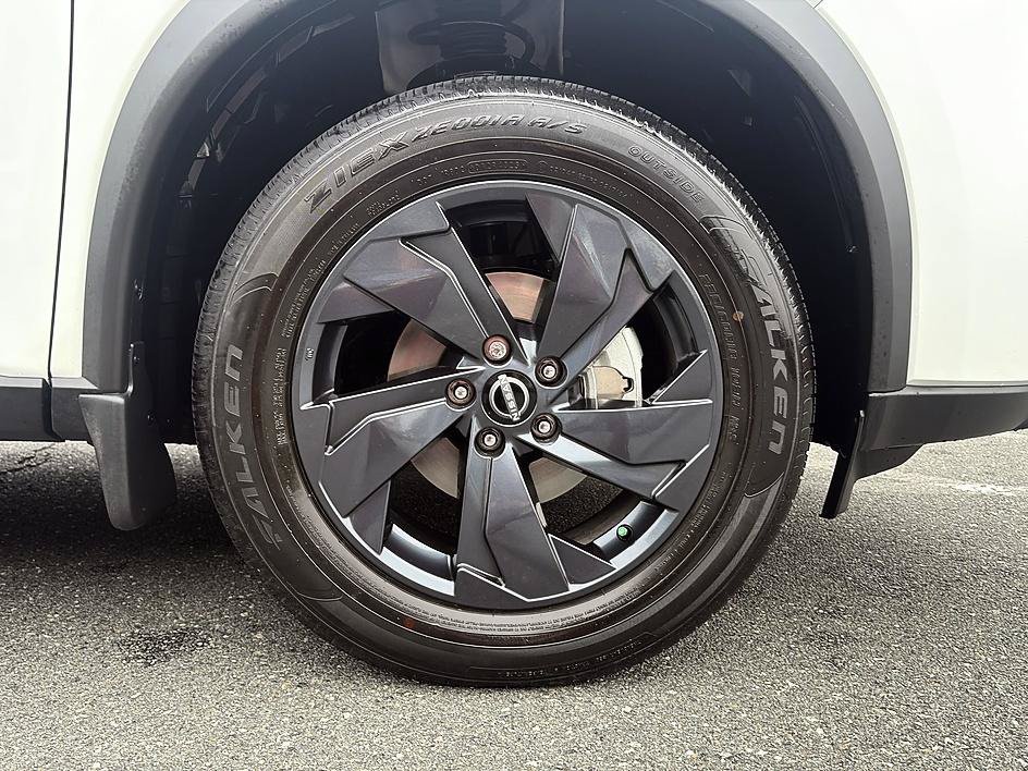 Certified 2026 Nissan Rogue SV FWD image 12