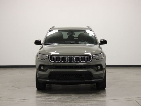 Used 2024 Jeep Compass Latitude AWD/4WD image 3