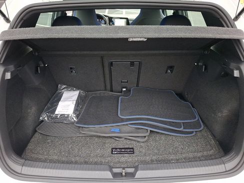 Used 2024 Volkswagen Golf R image 31