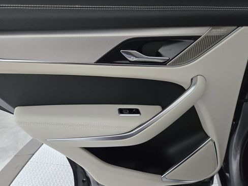 Used 2023 Jaguar F-PACE R-Dynamic S image 20