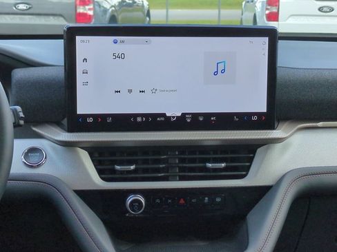 New 2026 Ford Explorer Active RWD image 18