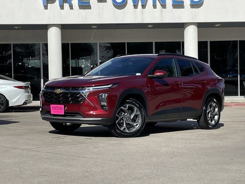 Certified 2025 Chevrolet Trax LT image 2