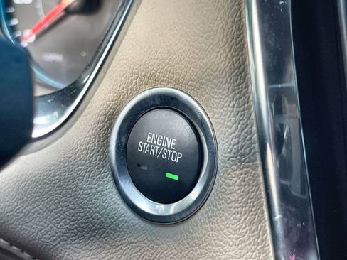 Used 2022 Chevrolet Traverse LS FWD image 18