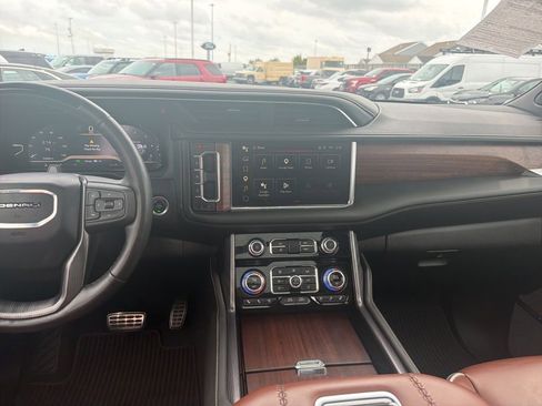 Used 2024 GMC Yukon Denali Ultimate AWD/4WD image 16