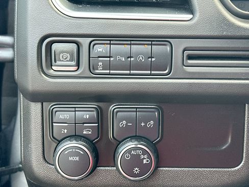 Used 2024 Chevrolet Tahoe LT AWD/4WD image 10