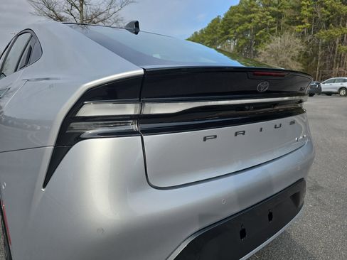 Used 2025 Toyota Prius Plug-In Hybrid image 36