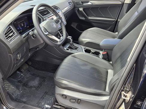 Used 2023 Volkswagen Tiguan SE image 10