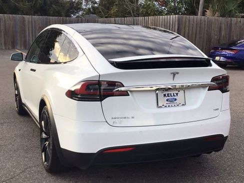 Used 2018 Tesla Model X 75D image 7