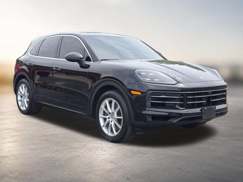 Used 2024 Porsche Cayenne AWD/4WD image 5