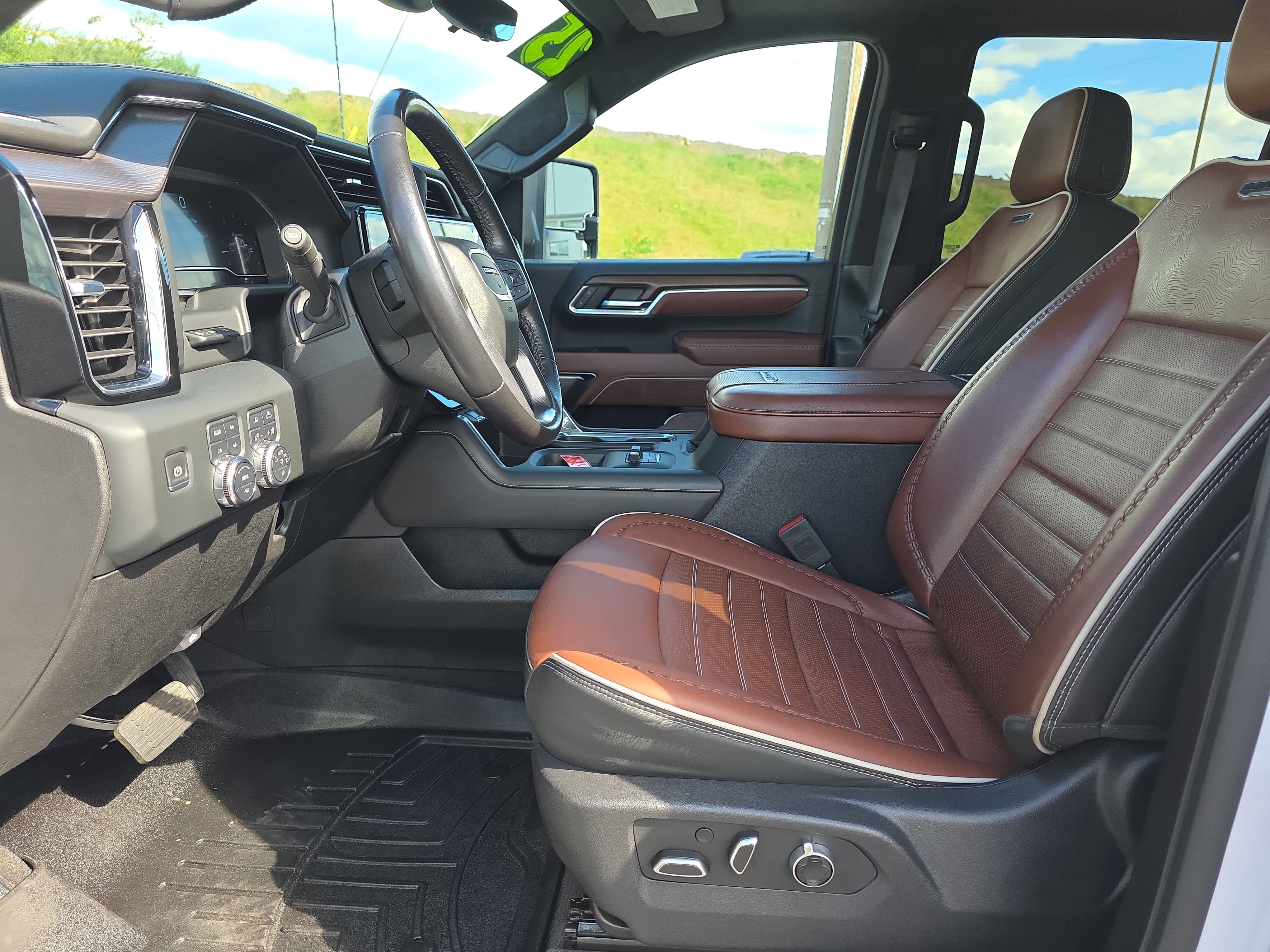 Used 2025 GMC Sierra 2500 Denali Ultimate w/ Max Trailering Package AWD/4WD image 12