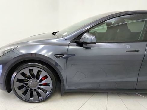 Used 2025 Tesla Model Y Performance AWD/4WD image 9