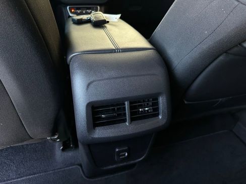 Used 2024 GMC Terrain SLE w/ Driver Convenience Package FWD image 23